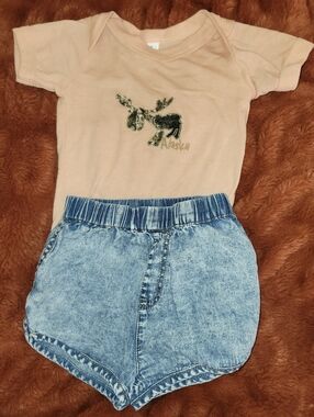 Moose Onesie & Shorts 6-12m